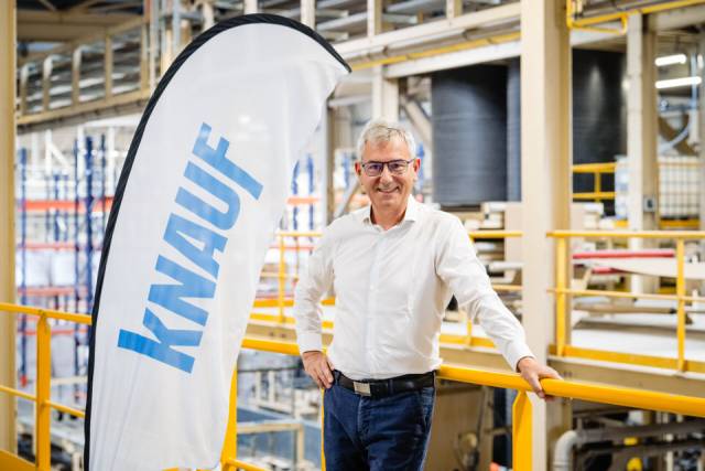 portrait dirigeant entreprise dans son usine à Marseille